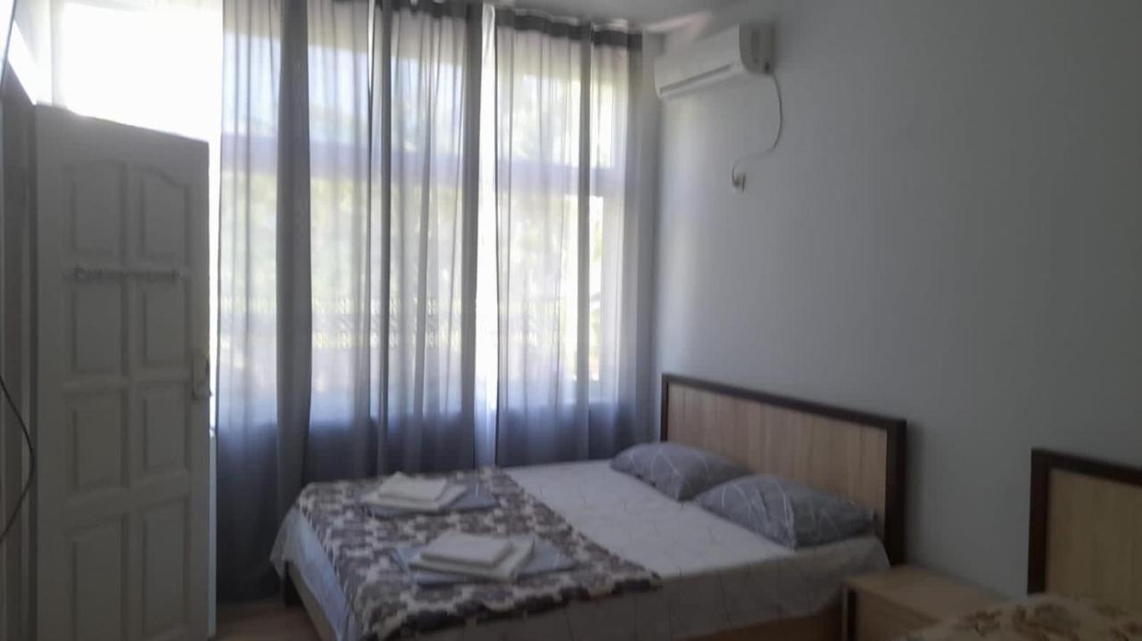 Гостевой Дом "Сария" Hotel Alakhadze Екстериор снимка