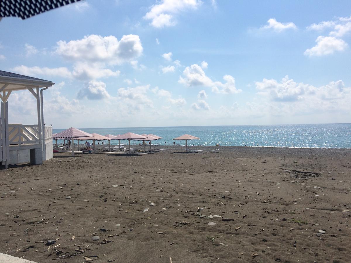 Гостевой Дом "Сария" Hotel Alakhadze Екстериор снимка
